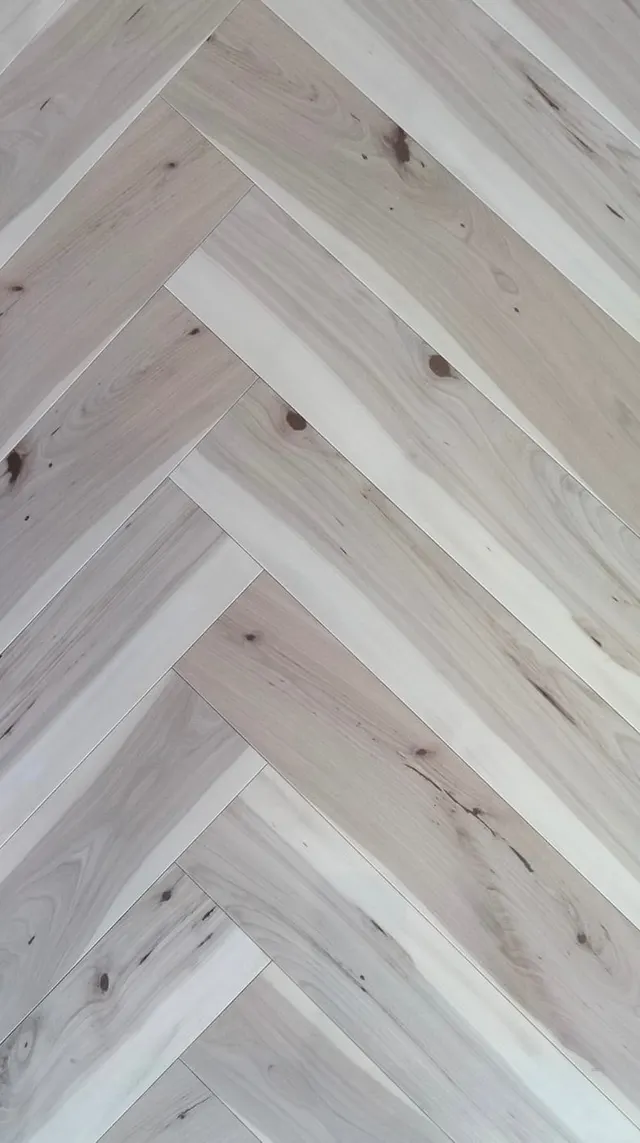 Elm Wood Herringbone Parquet
