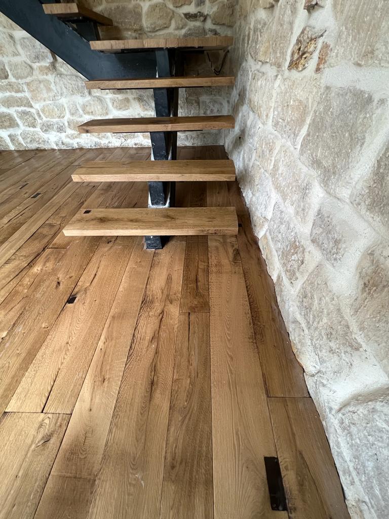 Light Caramel engineered vintage oak wood flooring