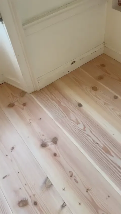 Douglas fir planks at a bedroom doorway