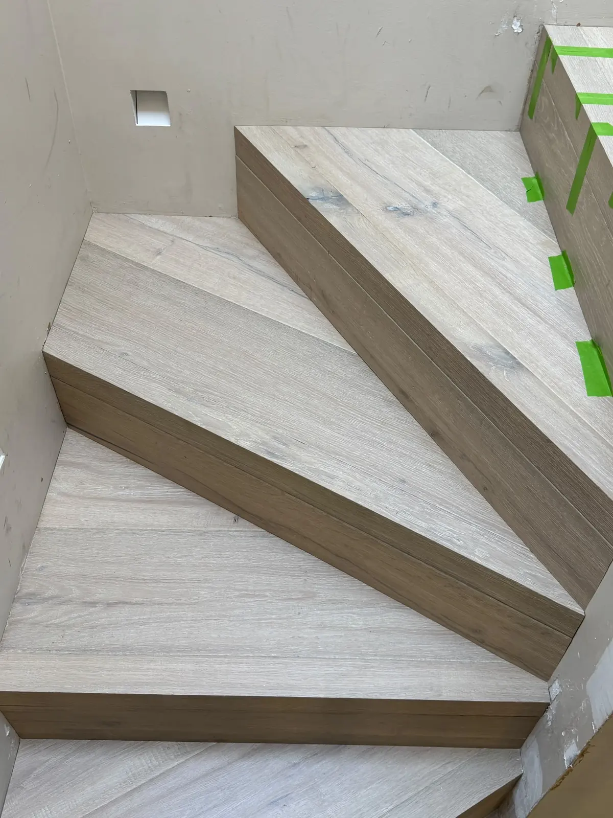 Bespoke oak winder stair treads and risers on a turning staircase in Inverleith, Edinburgh