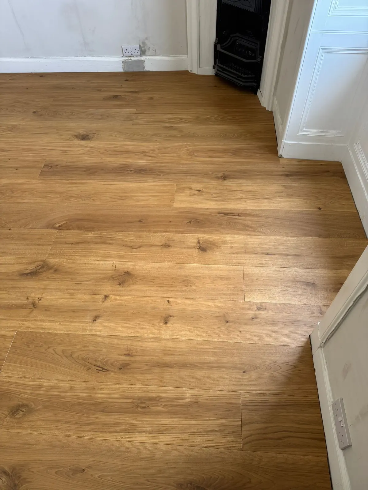 Knotty natural grade oak bedroom floor