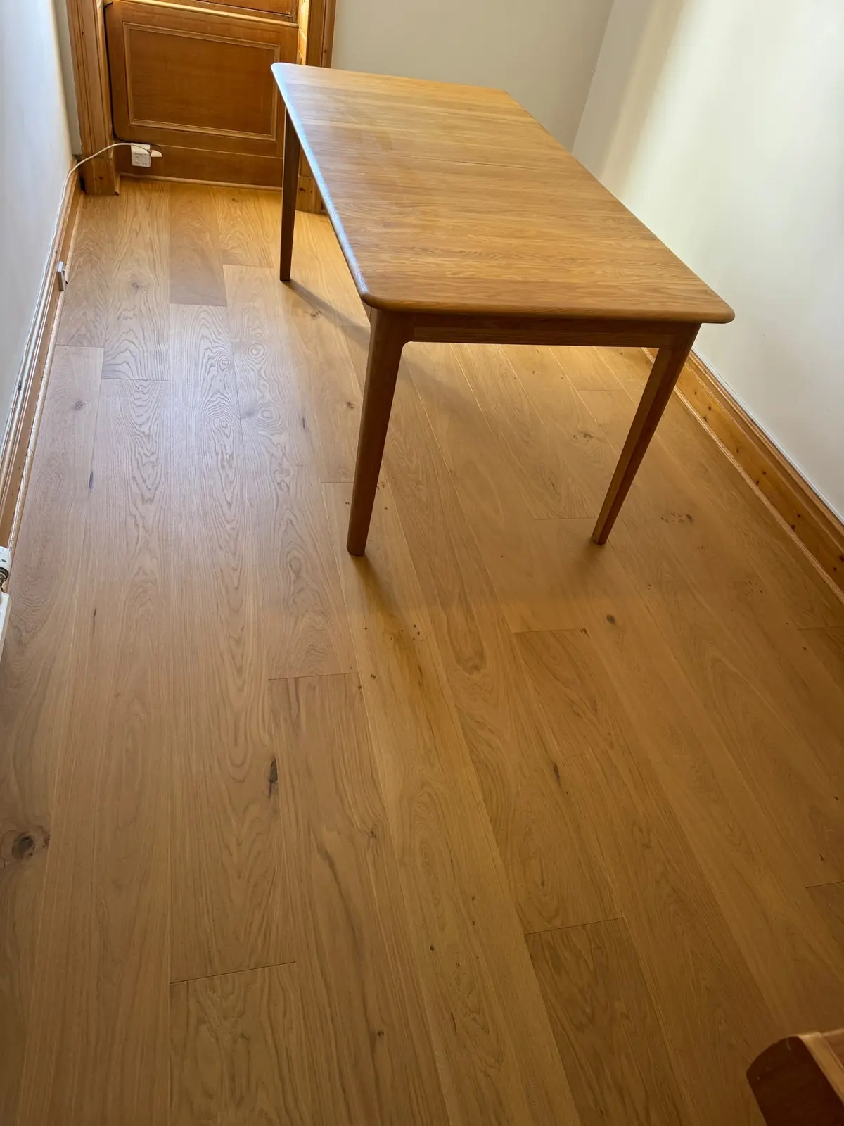 Natural grade oak planks with knots and colour variation in a dining room